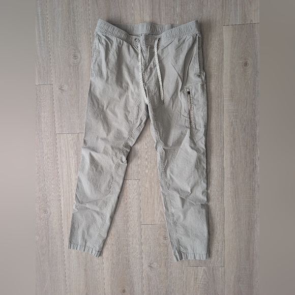 Vuori Other - Vuori Men's Cargo Joggers in Light Tan